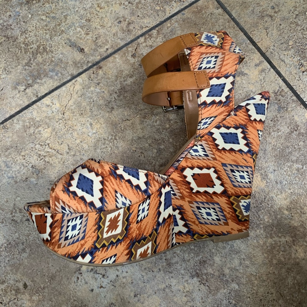 Wedge shoe unknown brand size 10